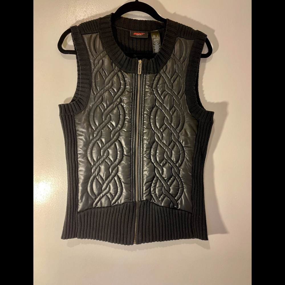 ❤️ DKNY Black Sweater Vest ❤️